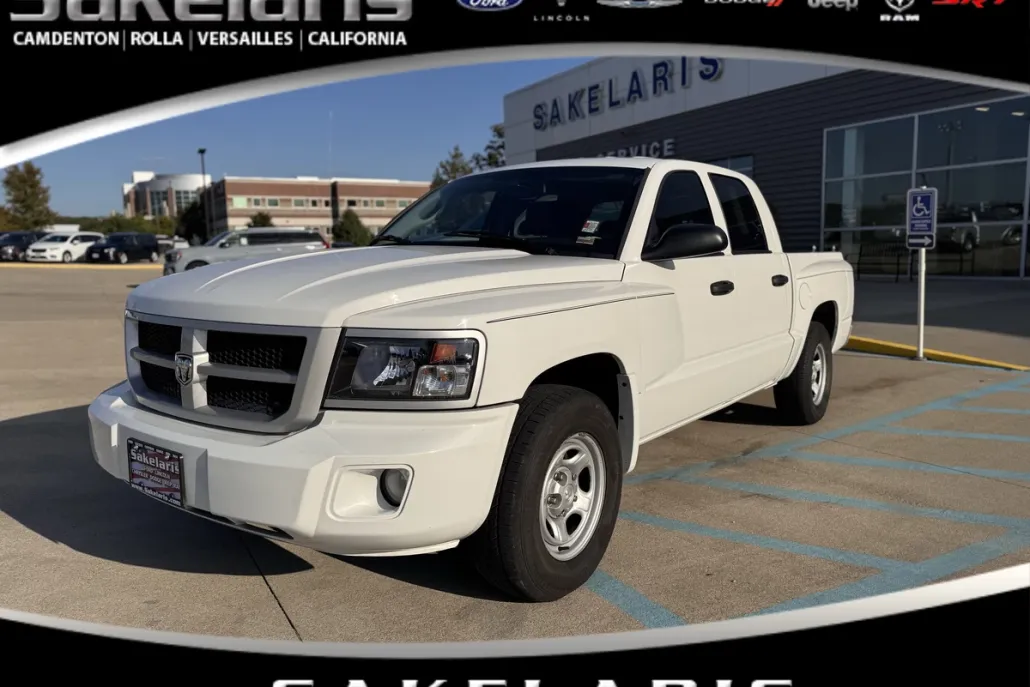 2011 Dodge Dakota SXT SLT photo 1