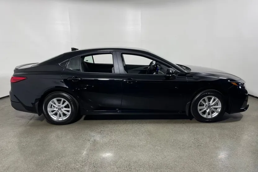 2026 Toyota Camry LE photo 1