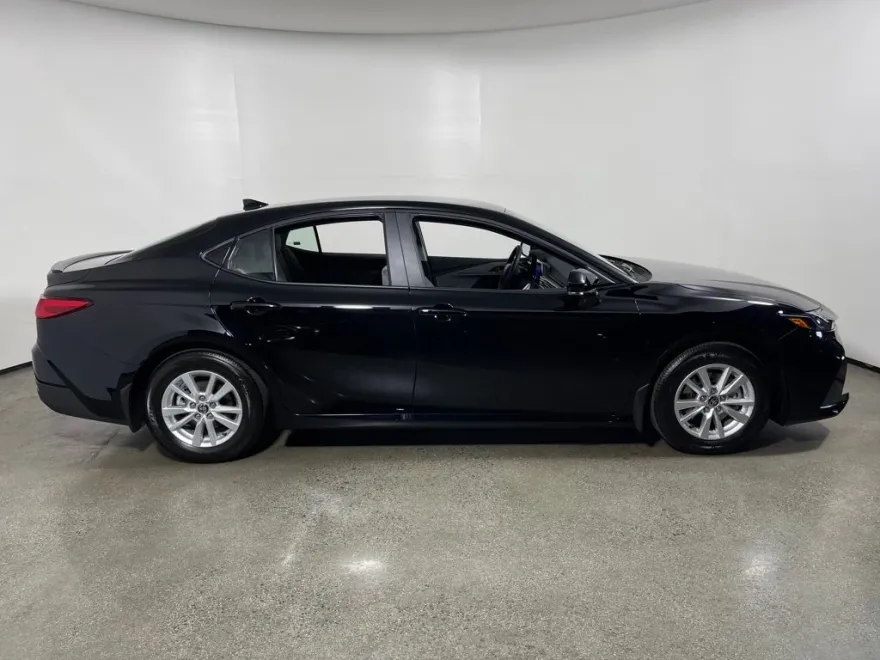 2026 Toyota Camry LE photo 1