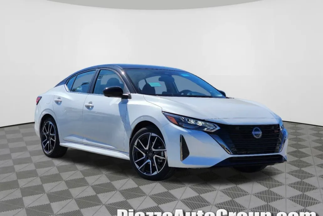 2025 Nissan Sentra SR photo 1