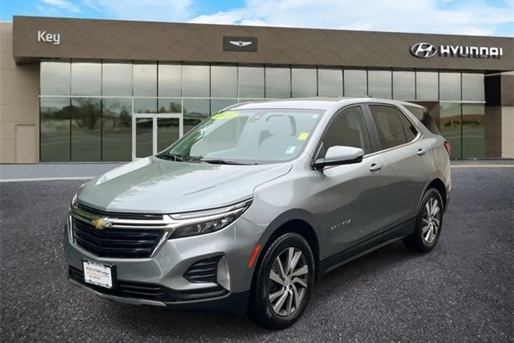 2023 Chevrolet Equinox LT photo 1