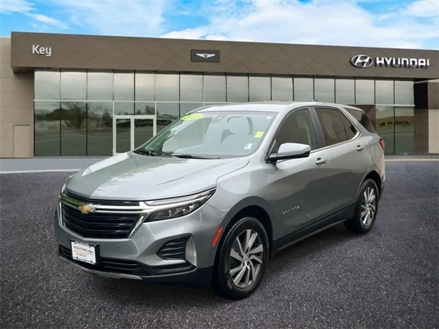2023 Chevrolet Equinox LT photo 1