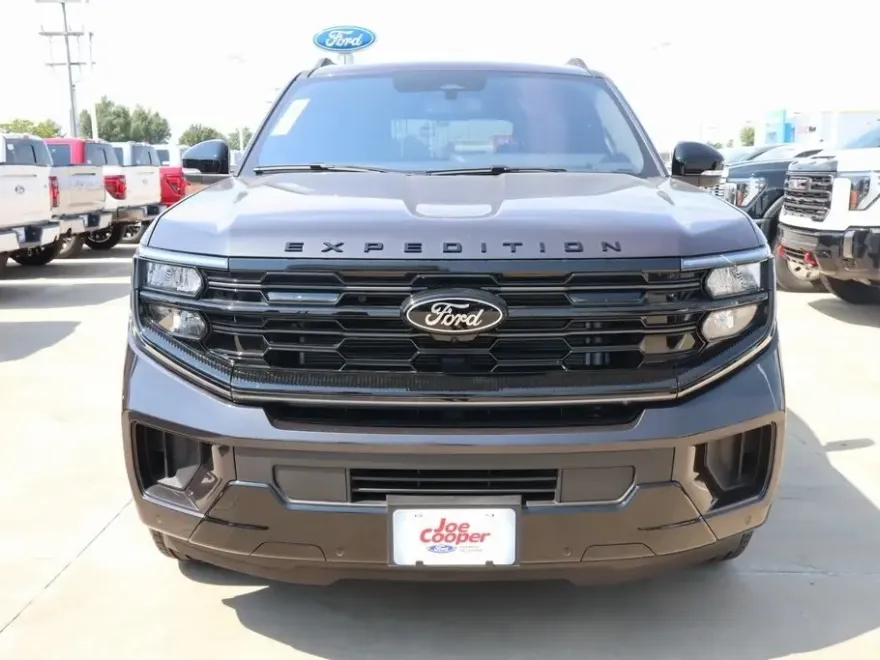 2025 Ford Expedition MAX Platinum photo 1