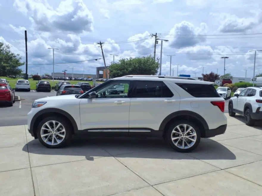 2022 Ford Explorer Platinum photo 1