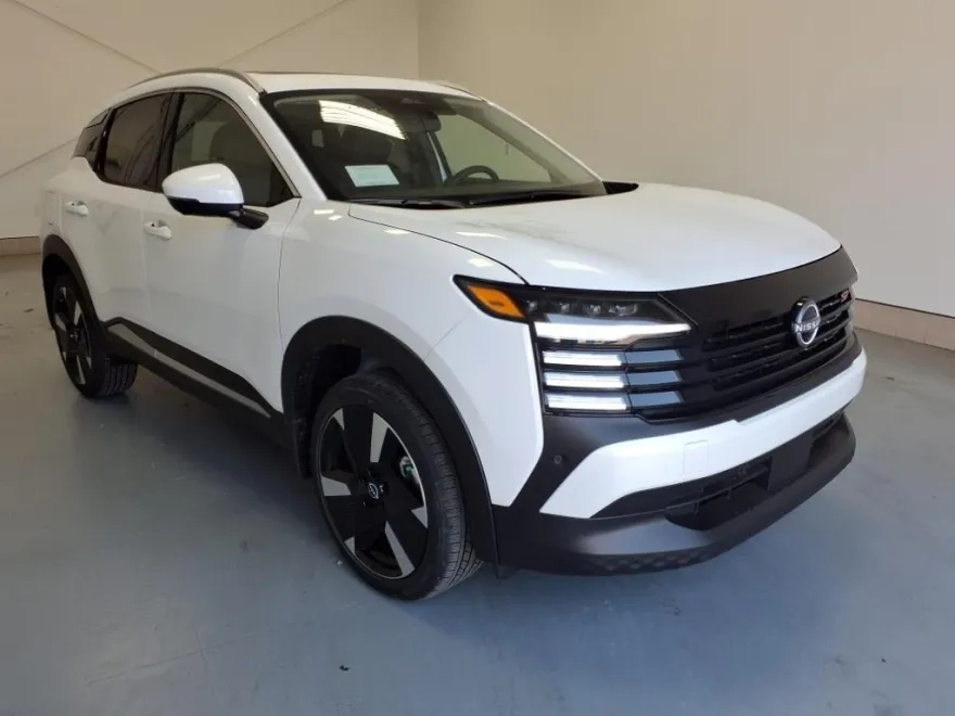 2025 Nissan Kicks SR photo 1