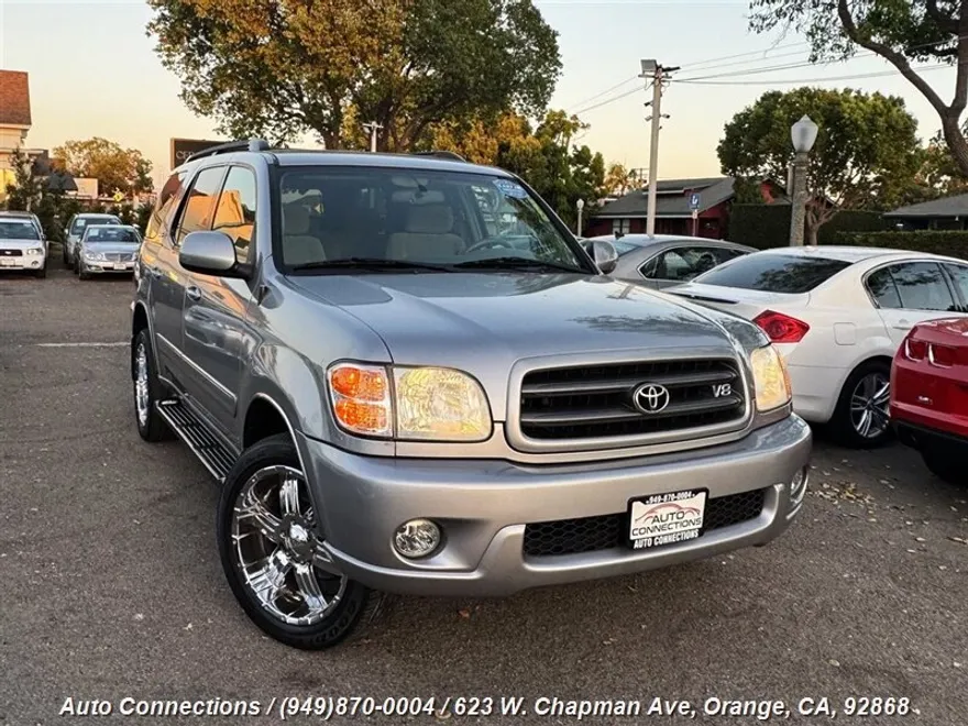 2003 Toyota Sequoia SR5 photo 1