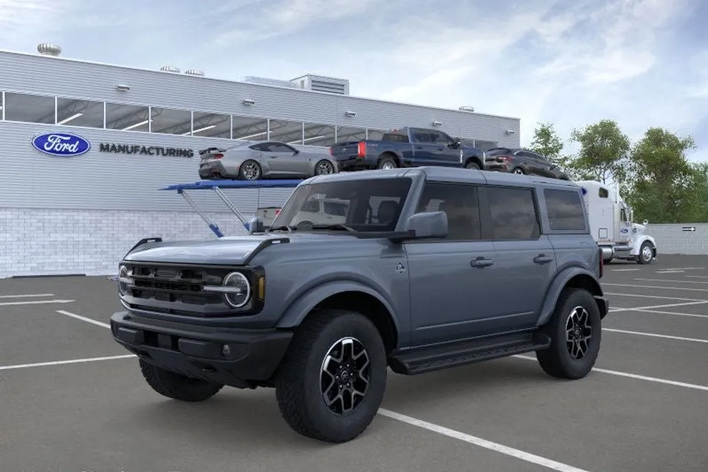 2025 Ford Bronco Outer Banks photo 1