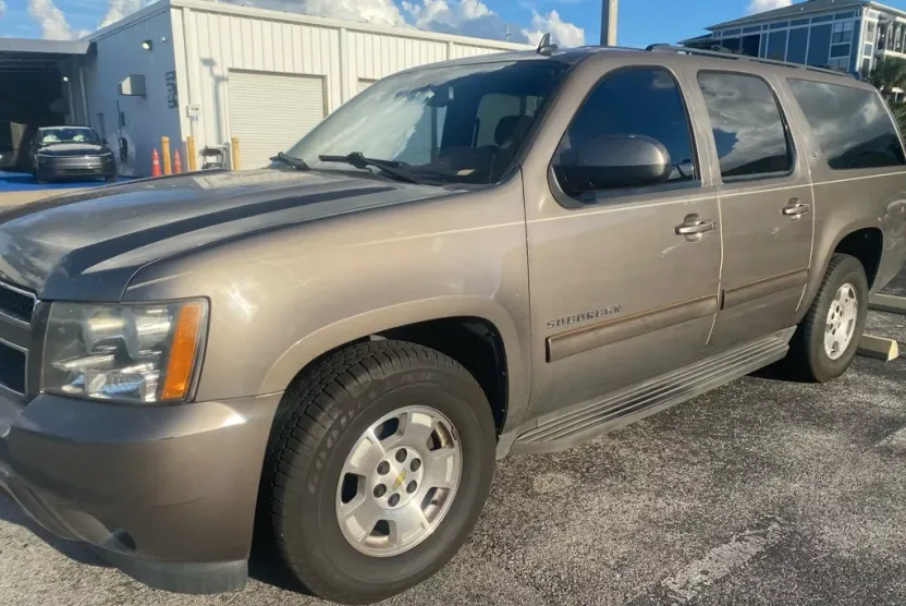 2014 Chevrolet Suburban 1500 LT photo 1