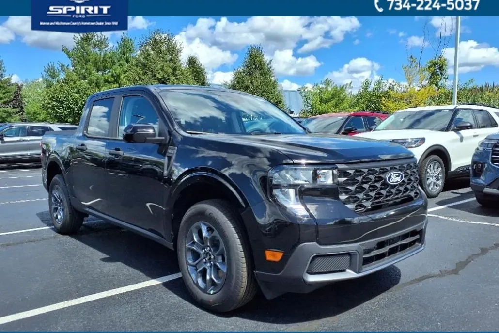 2025 Ford Maverick XLT photo 1