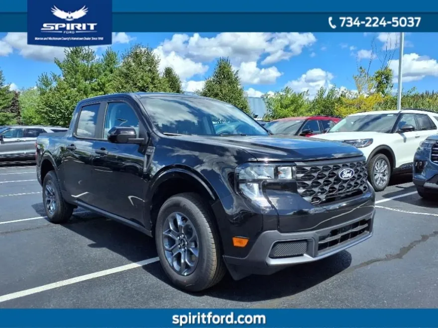 2025 Ford Maverick XLT photo 1