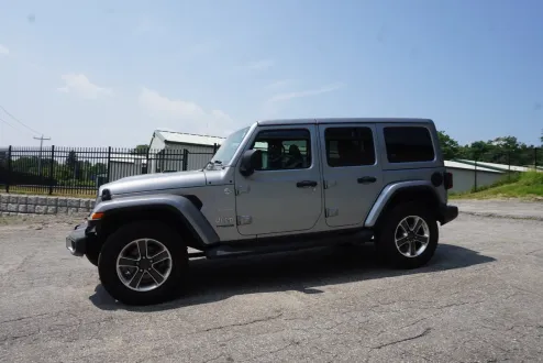 2018 Jeep Wrangler Unlimited Sahara photo 3