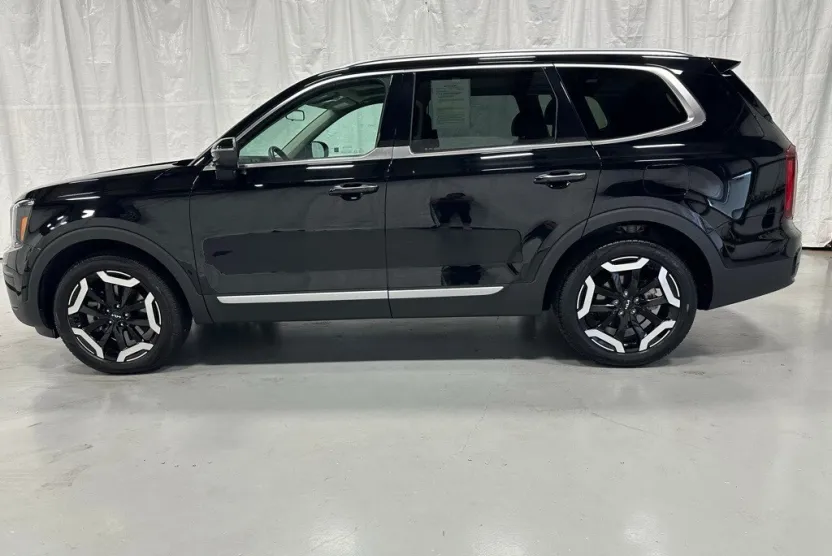 2025 Kia Telluride S photo 1