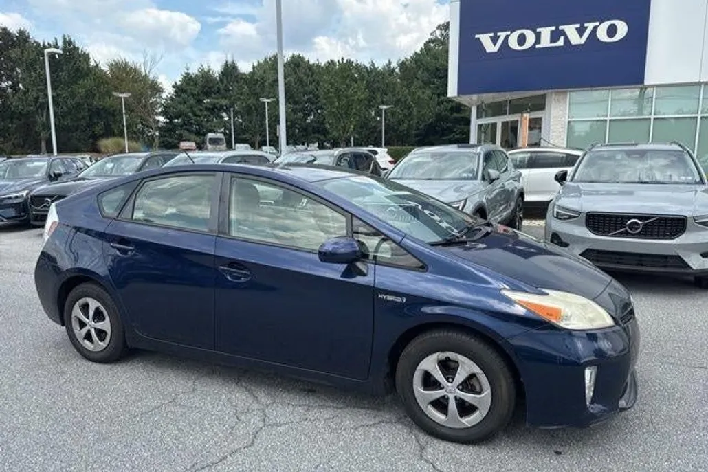 2013 Toyota Prius Two photo 1