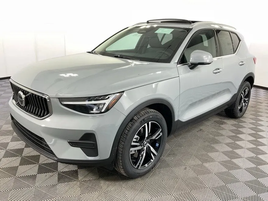 2025 Volvo XC40 Core photo 1