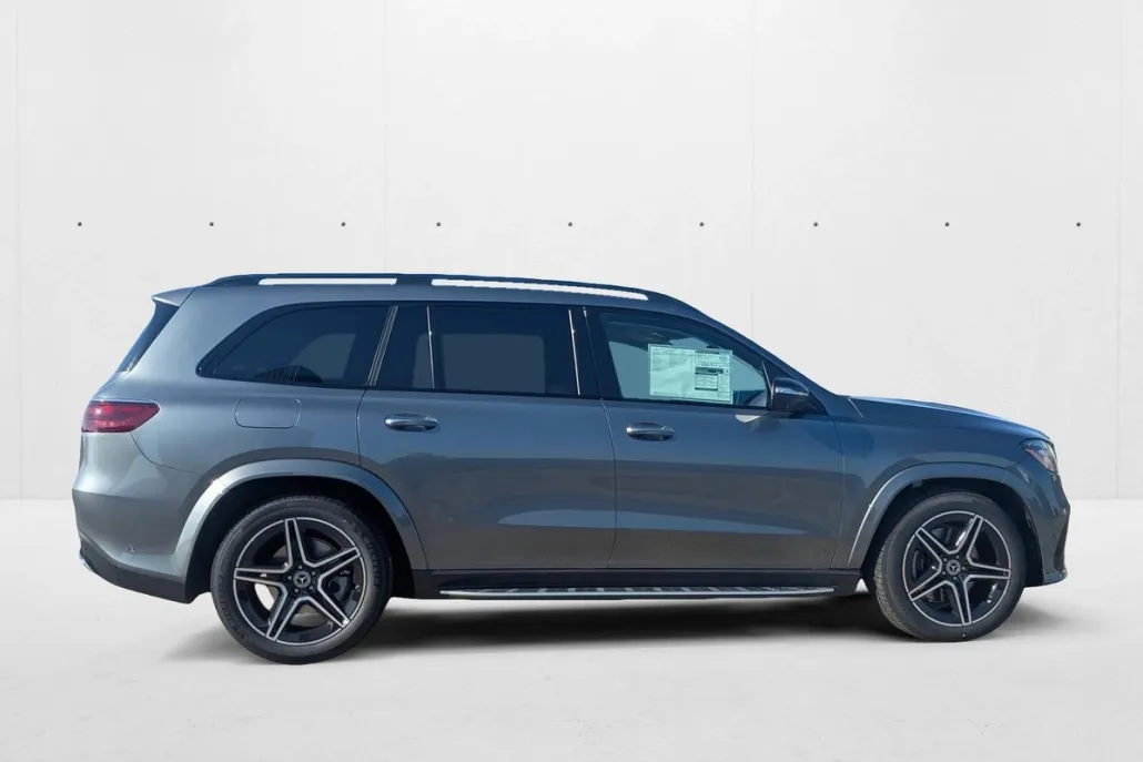 2026 Mercedes Benz GLS 450 4MATIC photo 1