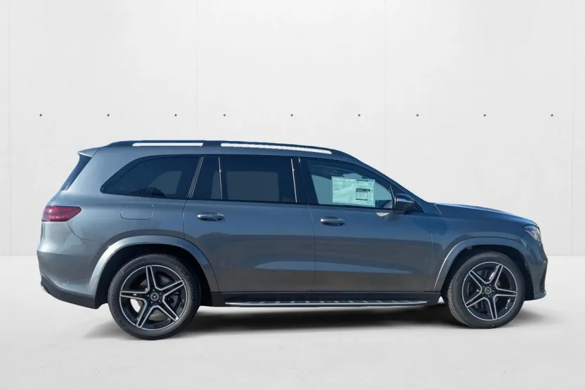 2026 Mercedes Benz GLS 450 4MATIC photo 1