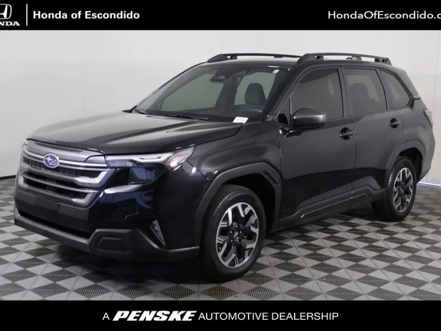 2025 Subaru Forester Premium photo 1