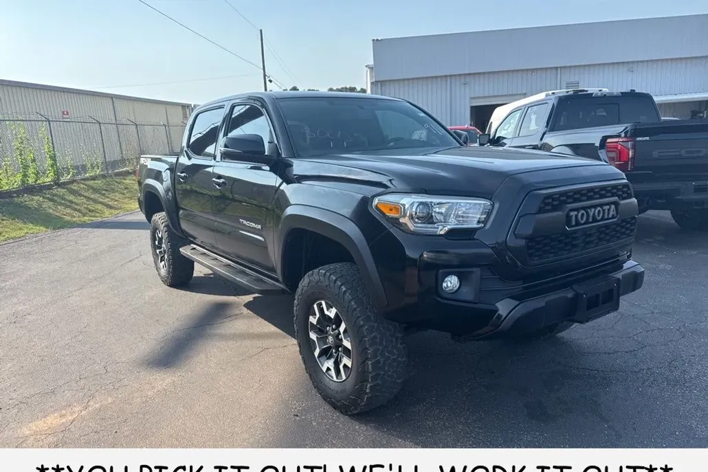 2017 Toyota Tacoma TRD V6 photo 1
