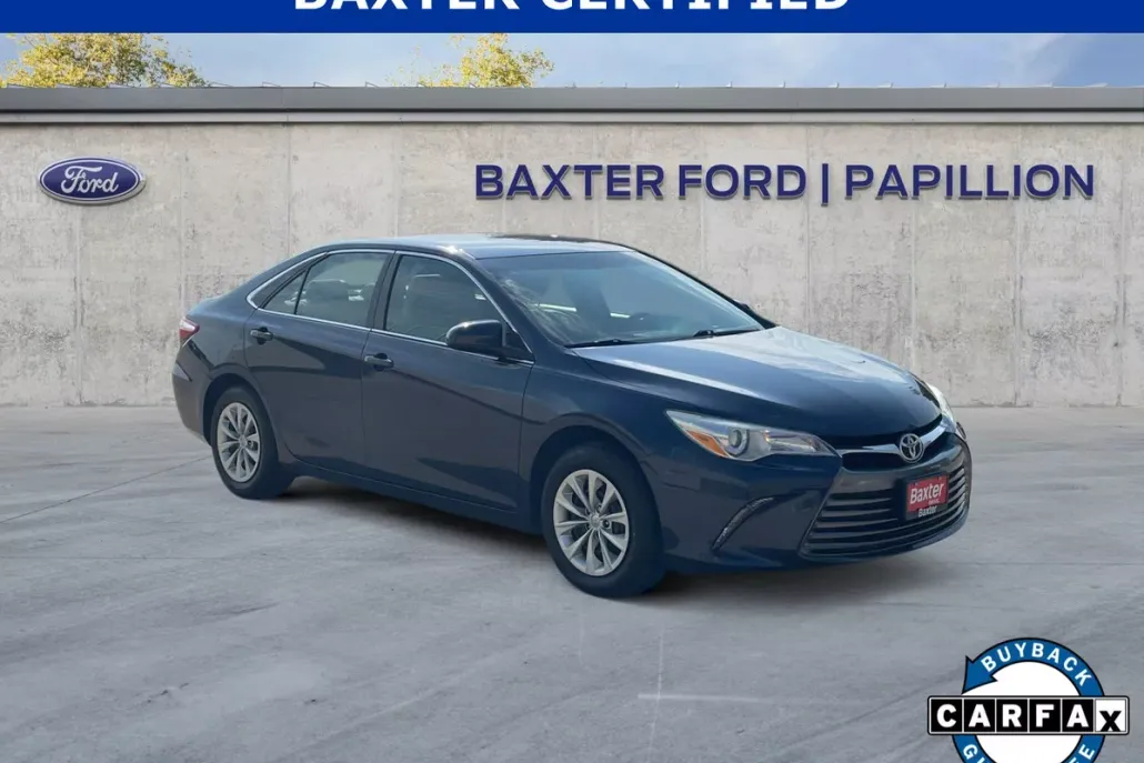 2015 Toyota Camry LE photo 1