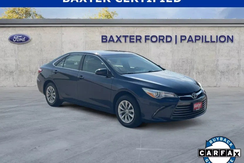 2015 Toyota Camry LE photo 1