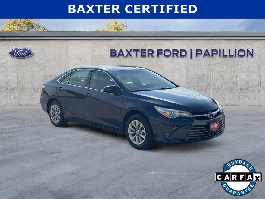 2015 Toyota Camry LE photo 1
