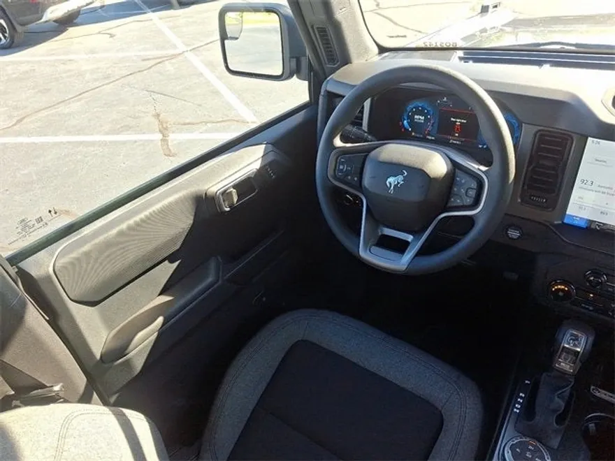 2025 Ford Bronco Base photo 9