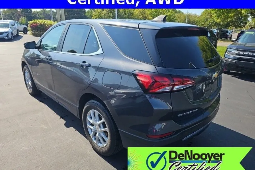 2022 Chevrolet Equinox LT photo 1