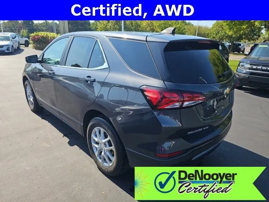 2022 Chevrolet Equinox LT photo 1