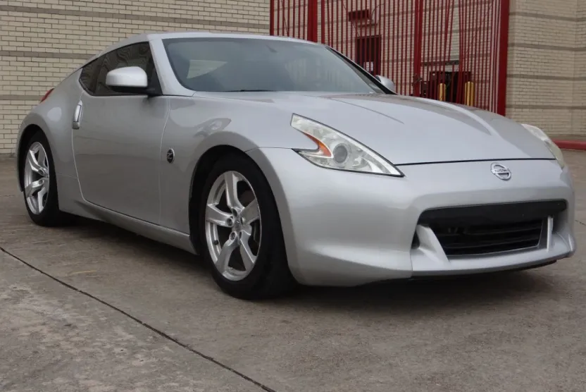 2010 Nissan 370Z photo 1