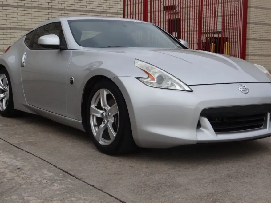 2010 Nissan 370Z photo 1