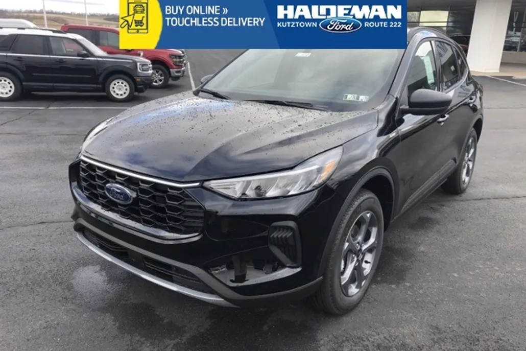 2025 Ford Escape ST-Line photo 1