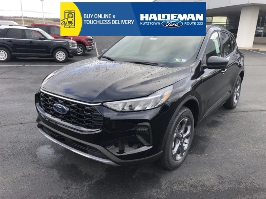 2025 Ford Escape ST-Line photo 1