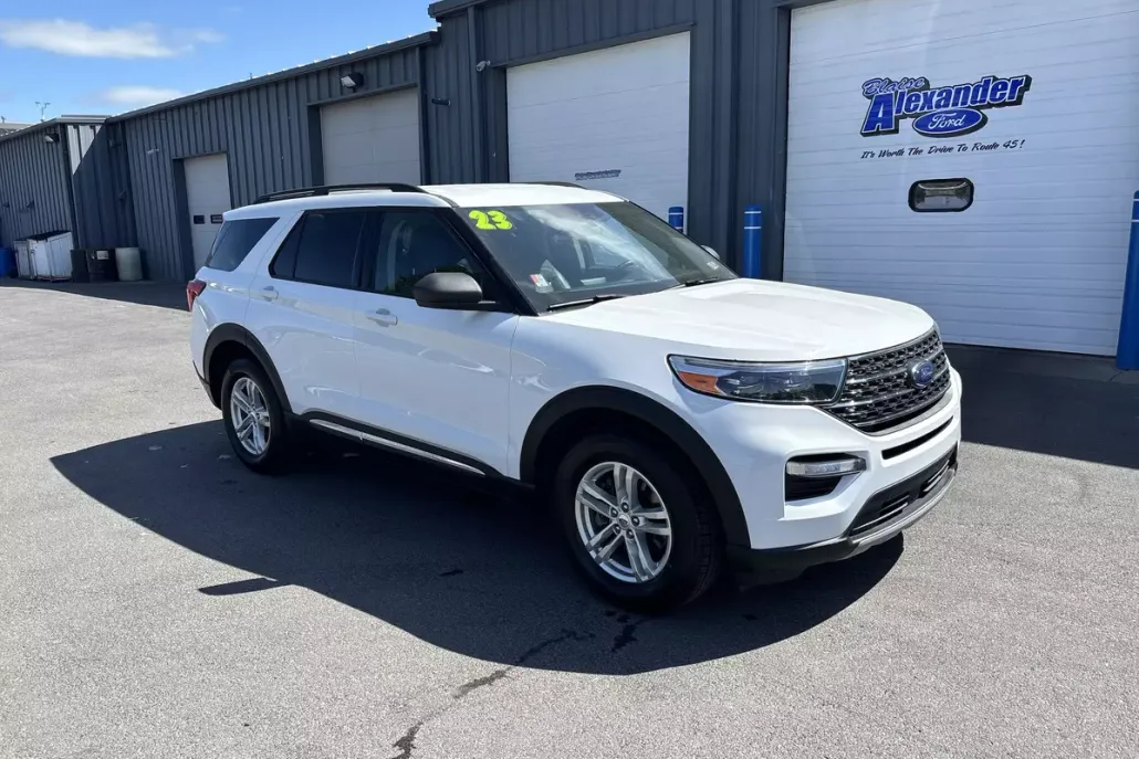 2023 Ford Explorer XLT photo 1