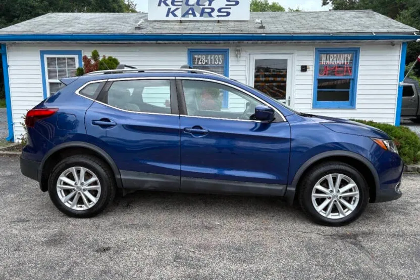 2018 Nissan Rogue Sport SV photo 1