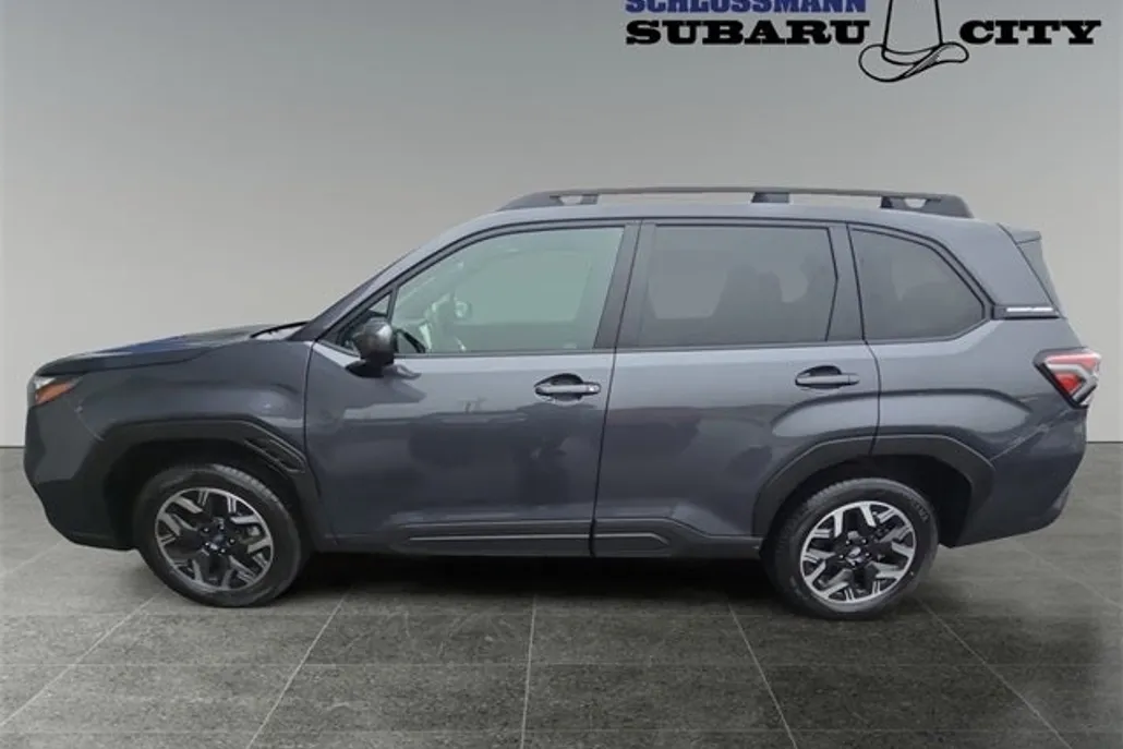 2025 Subaru Forester Premium Base photo 1