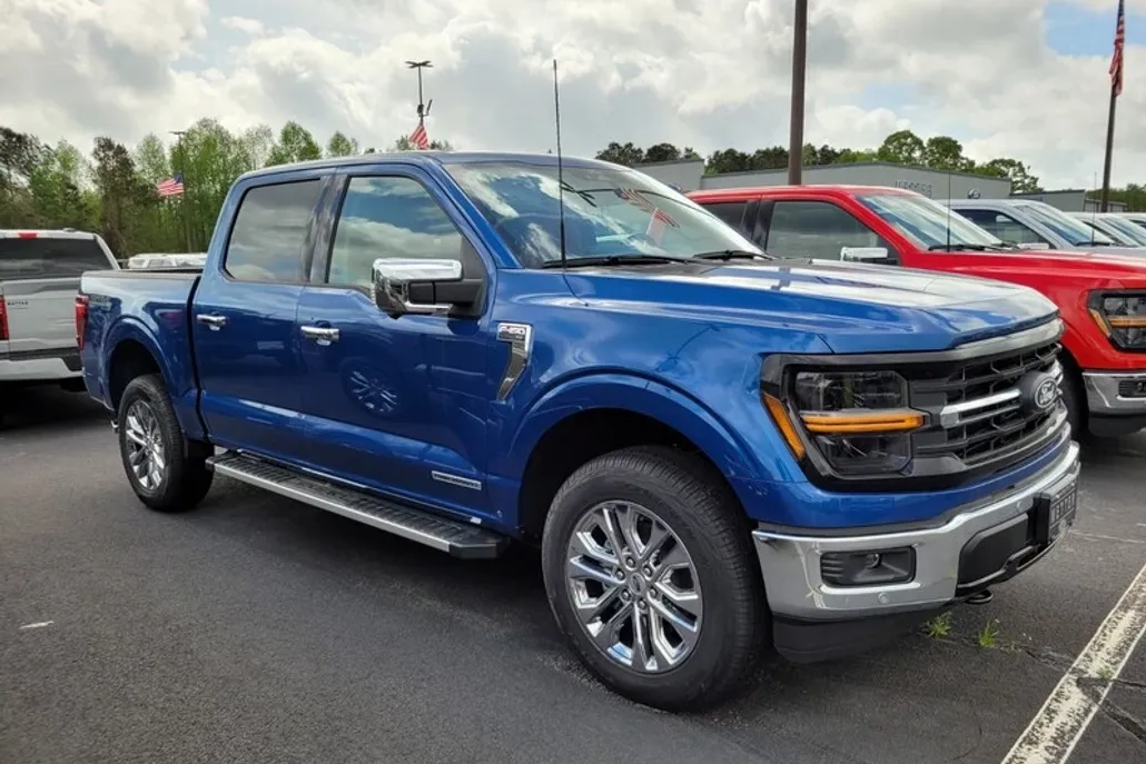 2025 Ford F-150 XLT photo 1