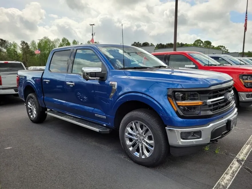 2025 Ford F-150 XLT photo 1