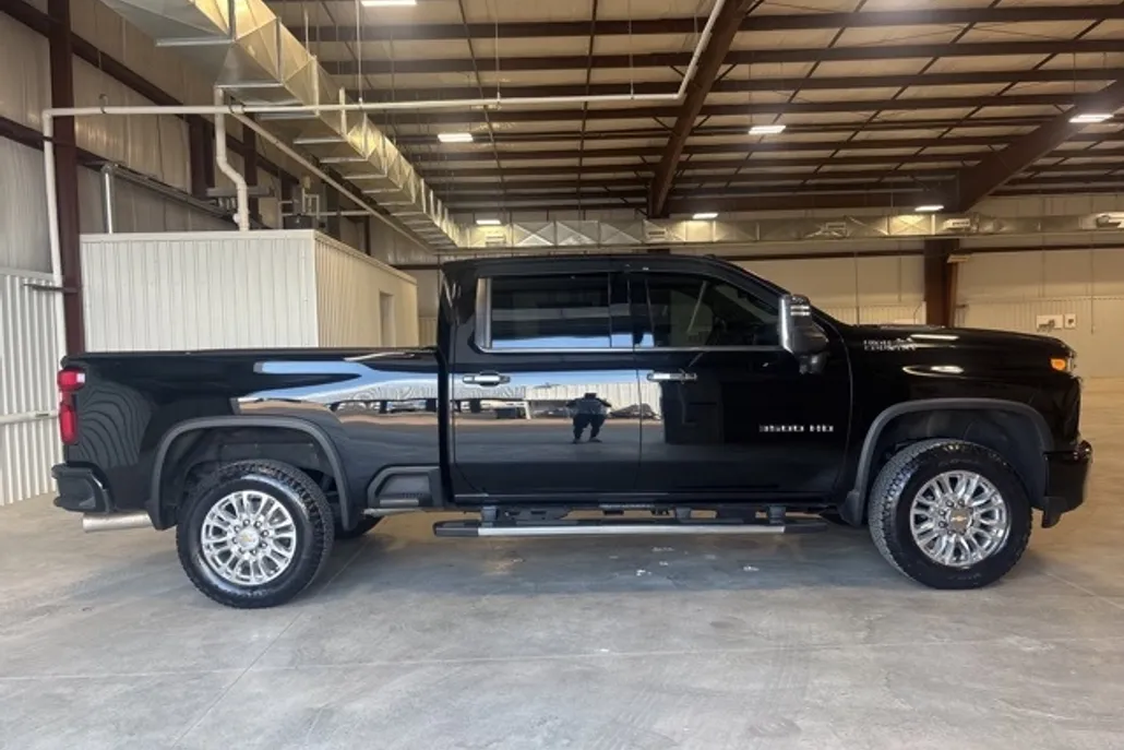 2022 Chevrolet Silverado 3500HD High Country photo 1