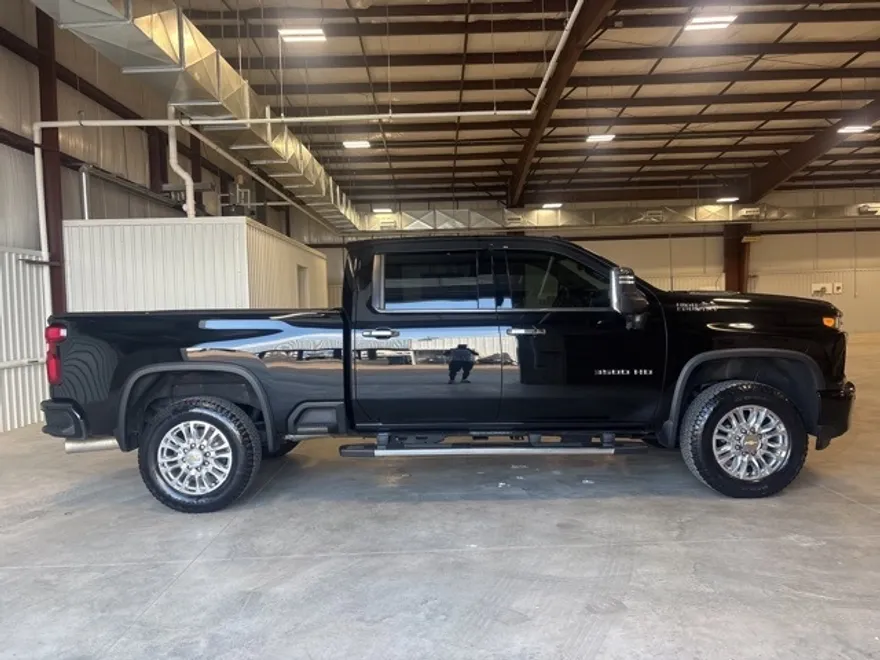 2022 Chevrolet Silverado 3500HD High Country photo 1