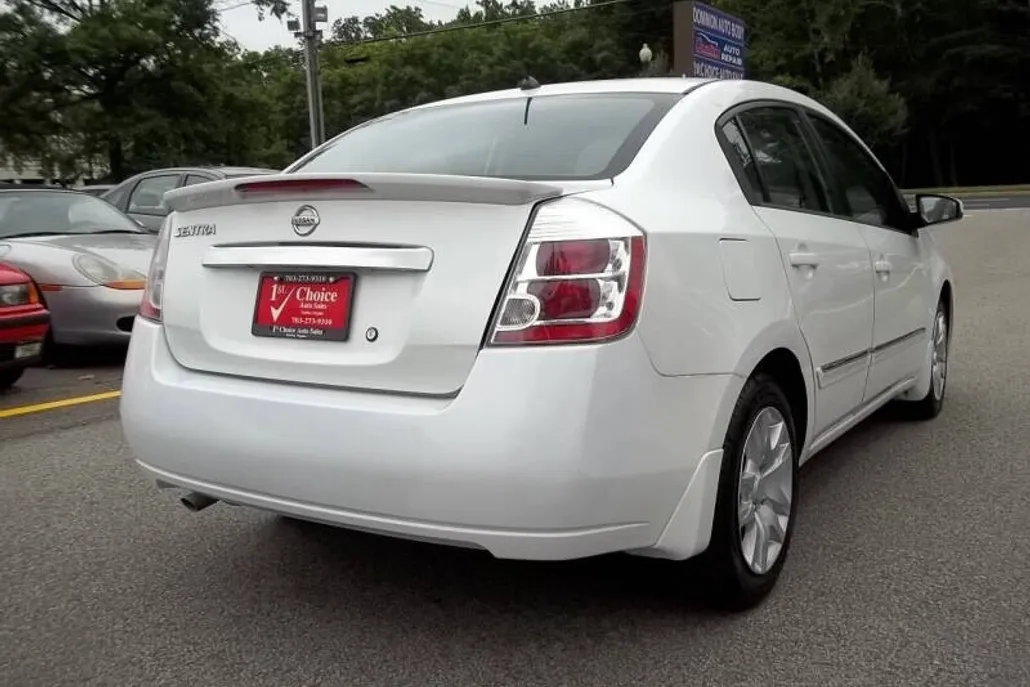 2011 Nissan Sentra 2.0 S photo 1