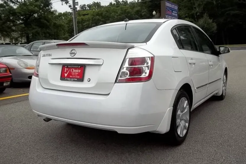 2011 Nissan Sentra 2.0 S photo 1