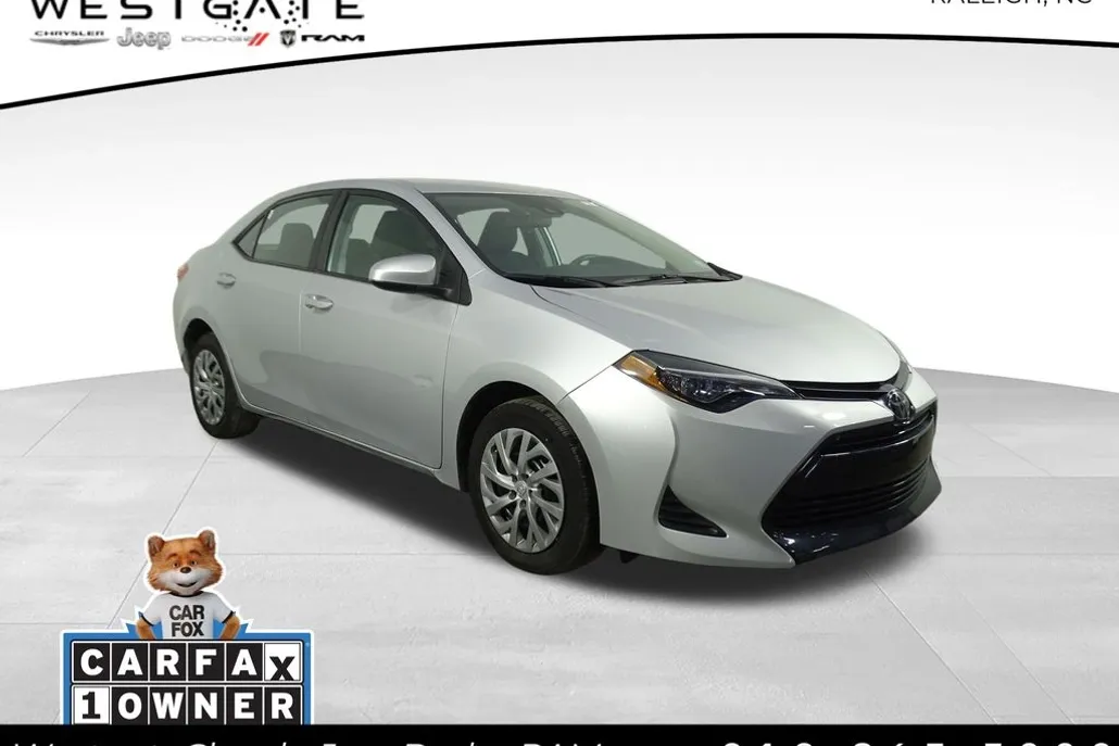 2019 Toyota Corolla LE photo 1