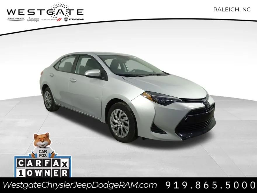 2019 Toyota Corolla LE photo 1