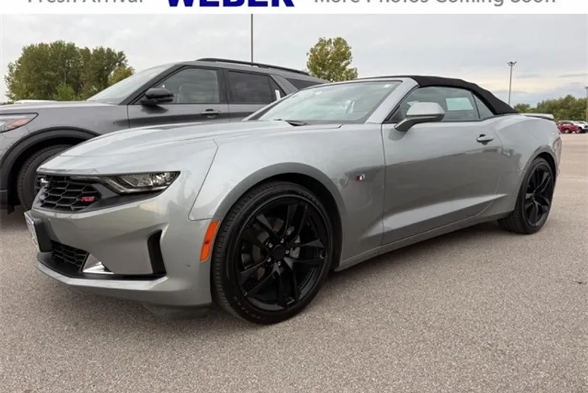 2023 Chevrolet Camaro 1LT photo 1