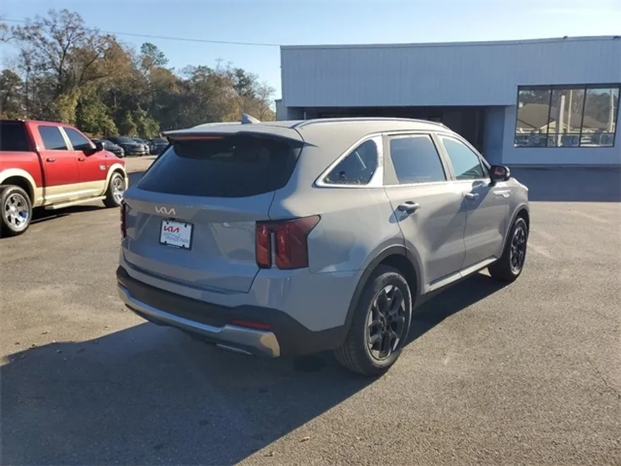 2025 Kia Sorento S photo 1