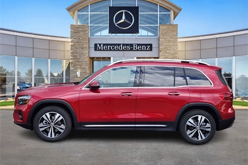 2026 Mercedes Benz GLB 250 4MATIC photo 1