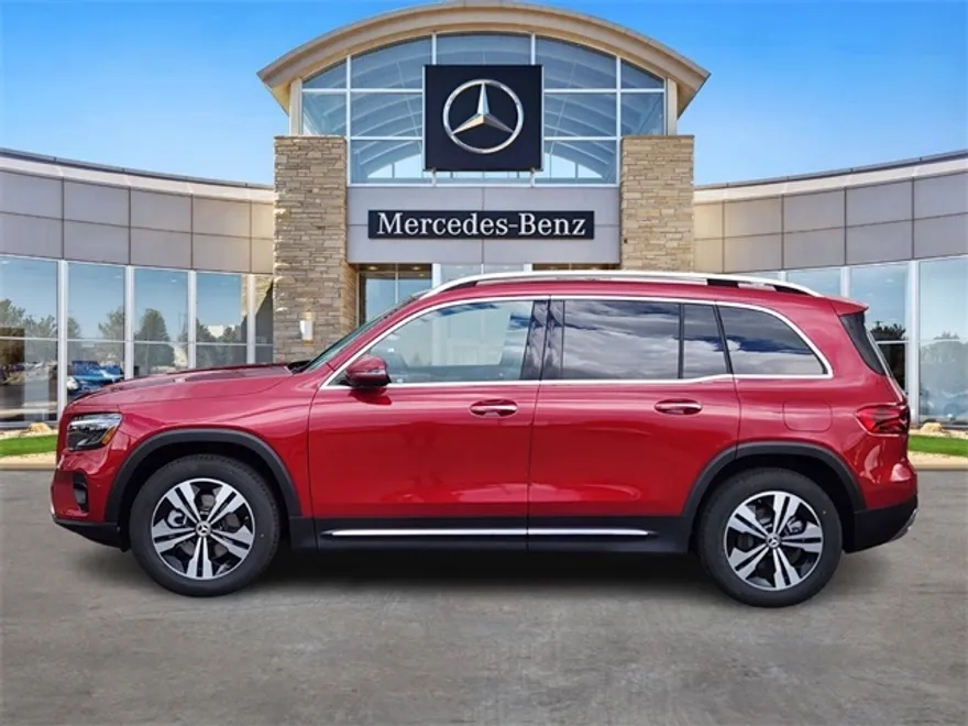 2026 Mercedes Benz GLB 250 4MATIC photo 1
