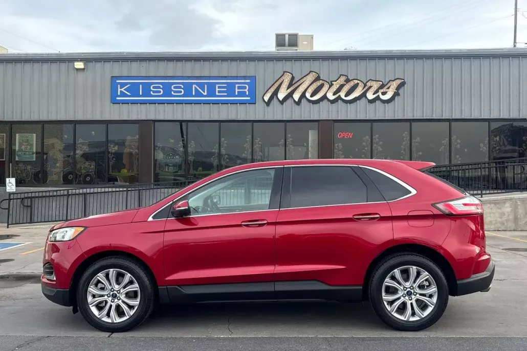 2022 Ford Edge Titanium photo 1