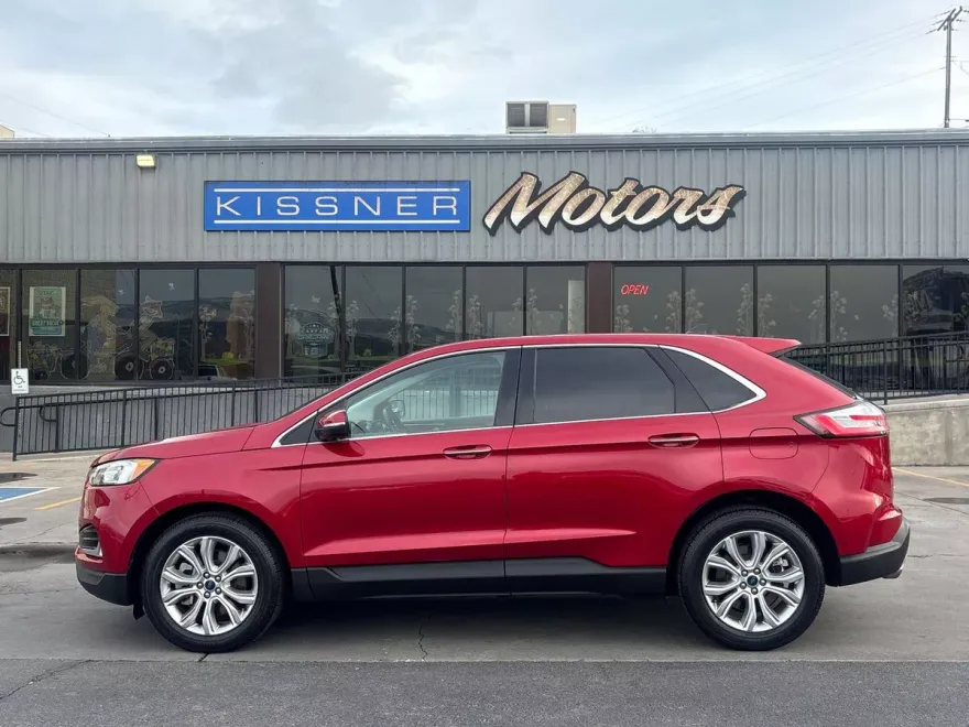 2022 Ford Edge Titanium photo 1