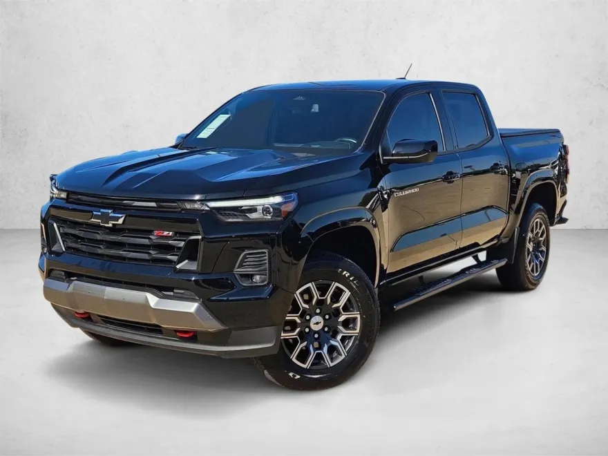 2023 Chevrolet Colorado Z71 photo 1